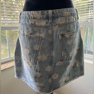Mini Jean skirt with Daisies